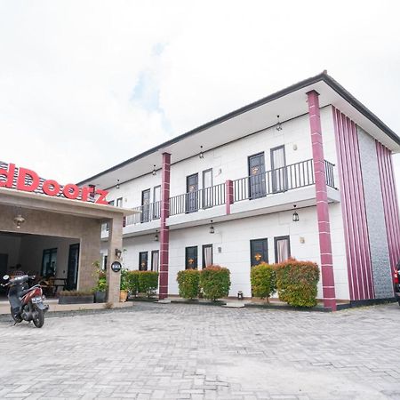 เรดดอร์ซ @ วิสมา ปังรังโก Hotel ปาลังการายา ภายนอก รูปภาพ